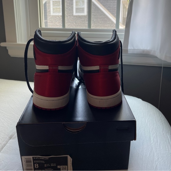 Women’s Air Jordan 1 Retro High ‘Satin Black Toe’ - Picture 8 of 8